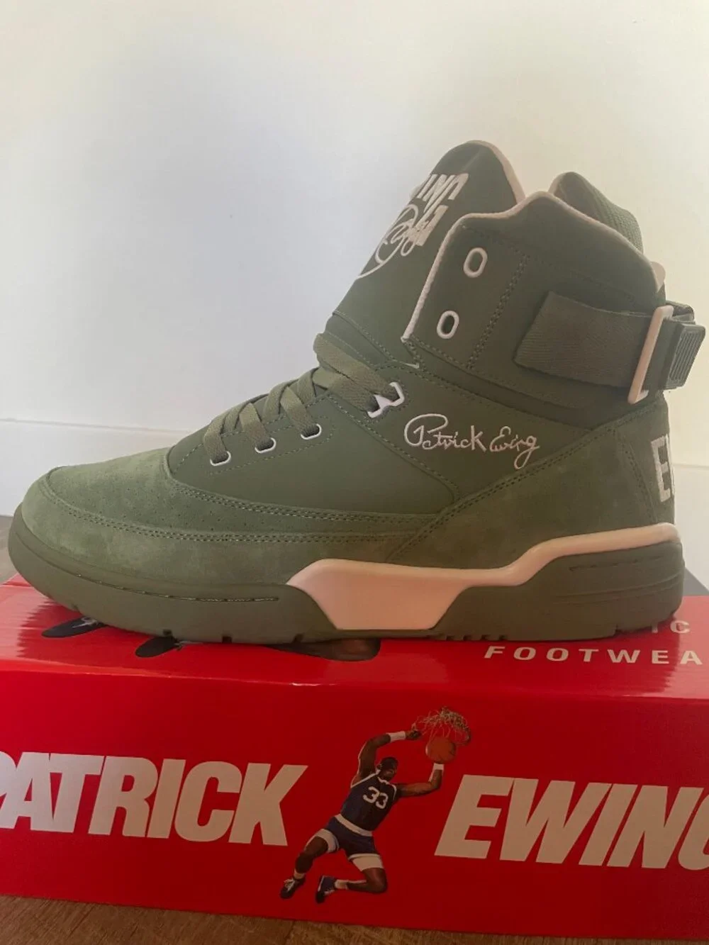 33 HI OG Basketball Shoes in Loden Green/White
